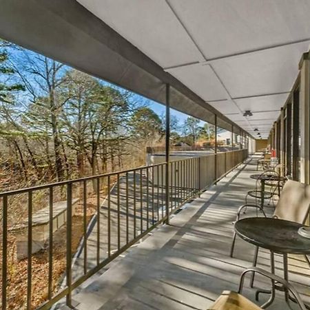 Stonegate Lodge King Bed, Wifi, 50In Roku Tv, Salt Water Pool Room #108 Eureka Springs Bagian luar foto