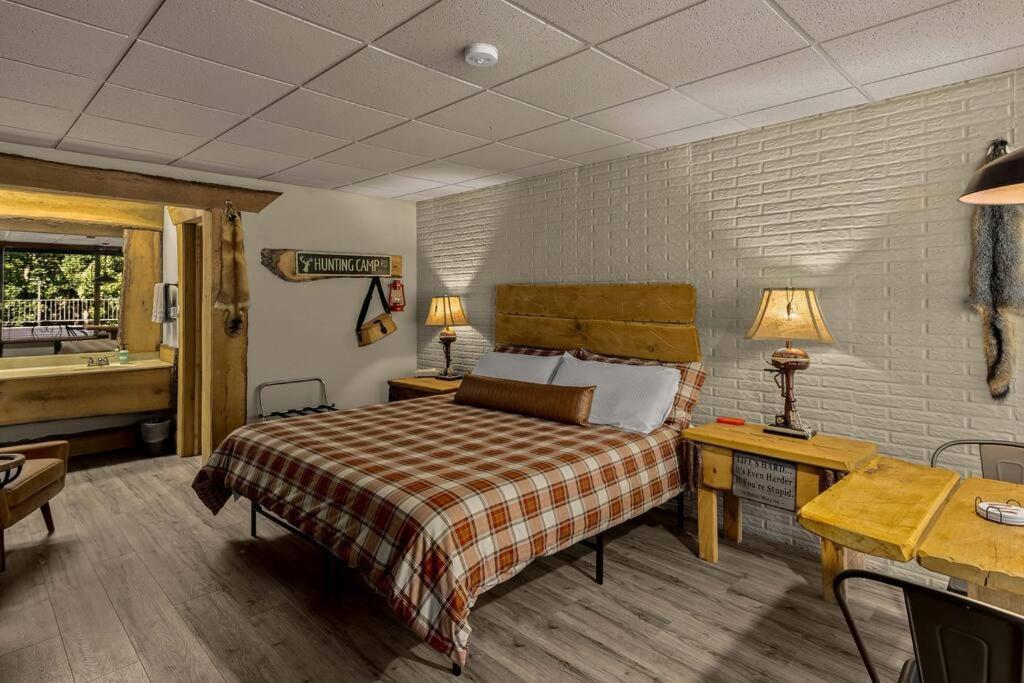 Stonegate Lodge King Bed, Wifi, 50In Roku Tv, Salt Water Pool Room #108 Eureka Springs Bagian luar foto