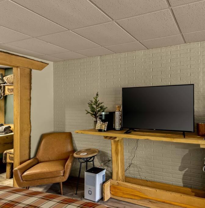 Stonegate Lodge King Bed, Wifi, 50In Roku Tv, Salt Water Pool Room #108 Eureka Springs Bagian luar foto