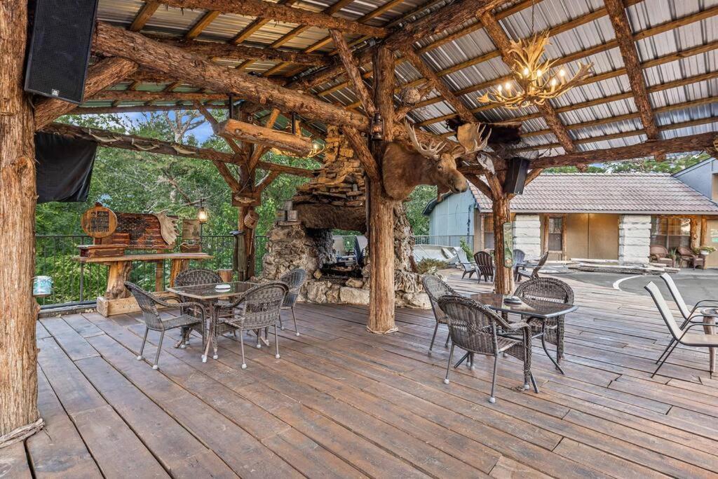 Stonegate Lodge King Bed, Wifi, 50In Roku Tv, Salt Water Pool Room #108 Eureka Springs Bagian luar foto